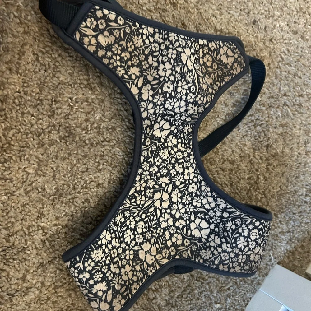 Source Unknown Navy and Cream Floral Dog Harness M